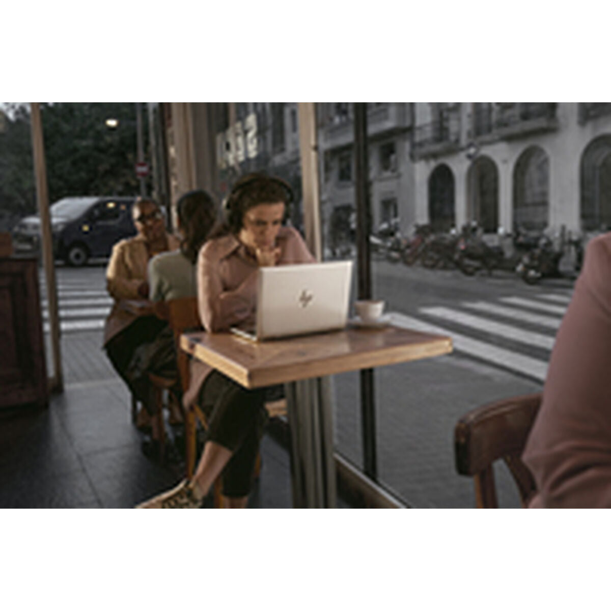 V2H1C56CA60DE61FAD1A9508A1708F66779R7000306P1