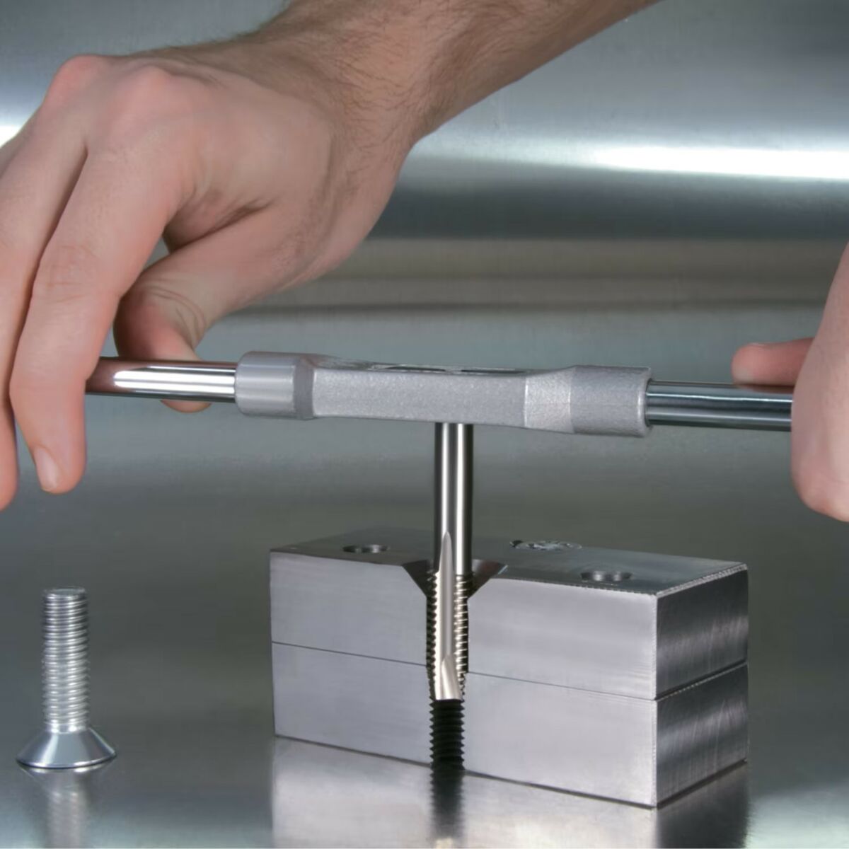 V2H8DE2B44BA8C8761D6E9FB91FAF8E611ER7661657P3