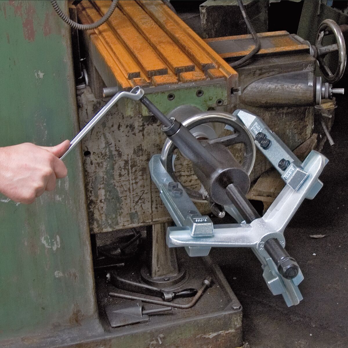 V3H1BF028001AD89589C89EEBC358A9E81BR7221917P5