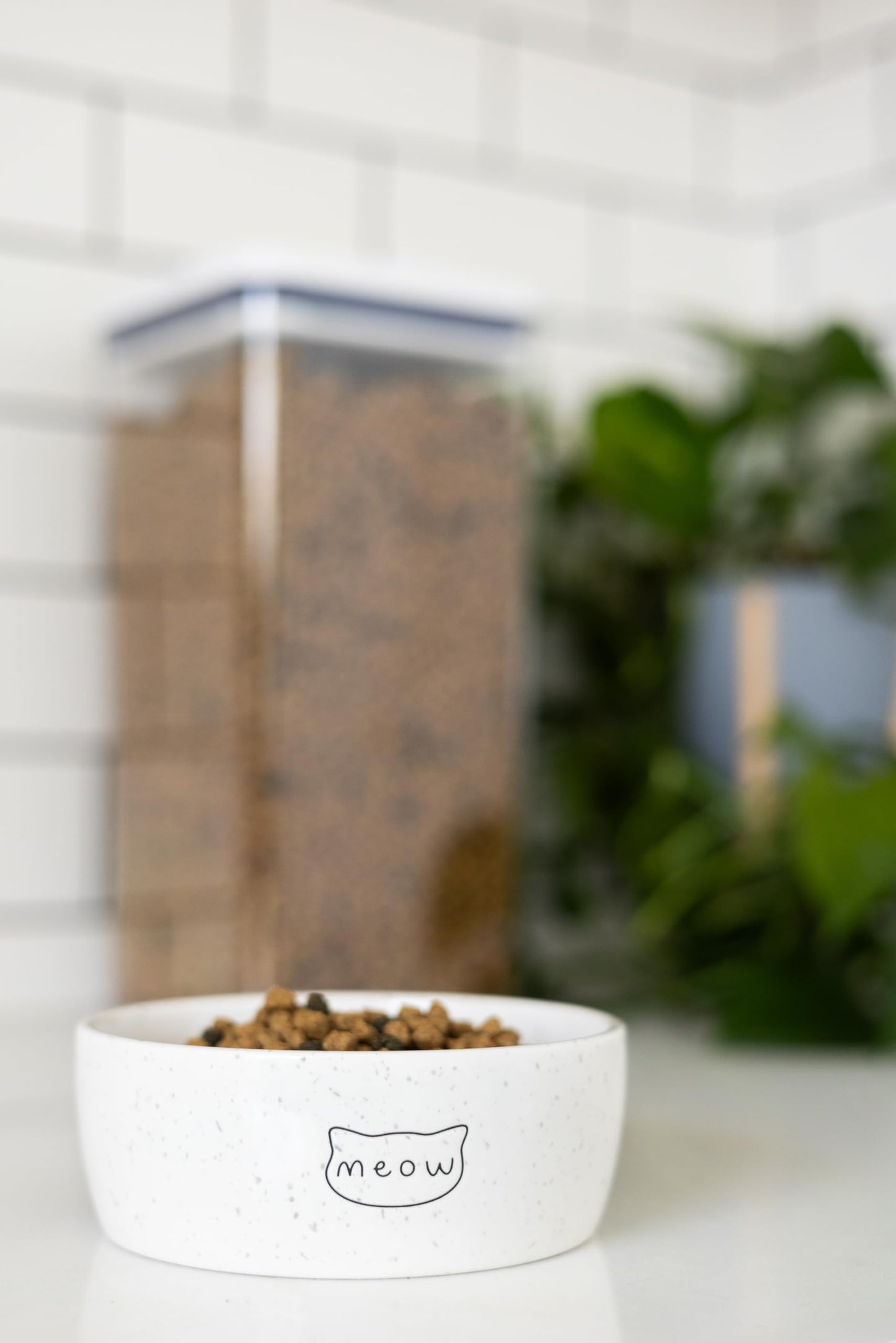 Pearhead Ceramic Bowl, Holds 2 Cups, Cute Whisker-Friendly Dish with Cat Face Design, Non-Slip, Microwave and Dishwasher Safe, Small/Medium