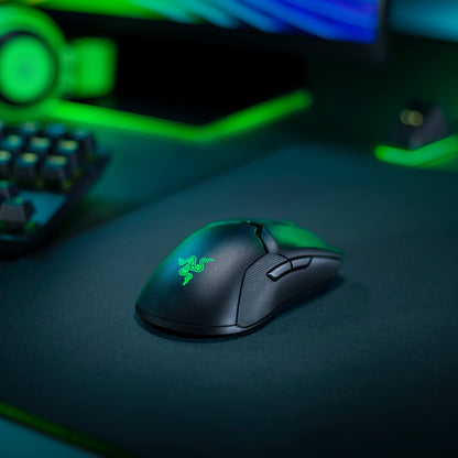 Razer Viper Ultimate – Leichtgewichtige kabellose Gaming-Maus &amp; RGB-Ladestation: Hyperspeed-Funktechnologie – Optischer Sensor mit 20.000 DPI – Nur 74 g leicht – 70 Stunden Akkulaufzeit – Quecksilberweiß 