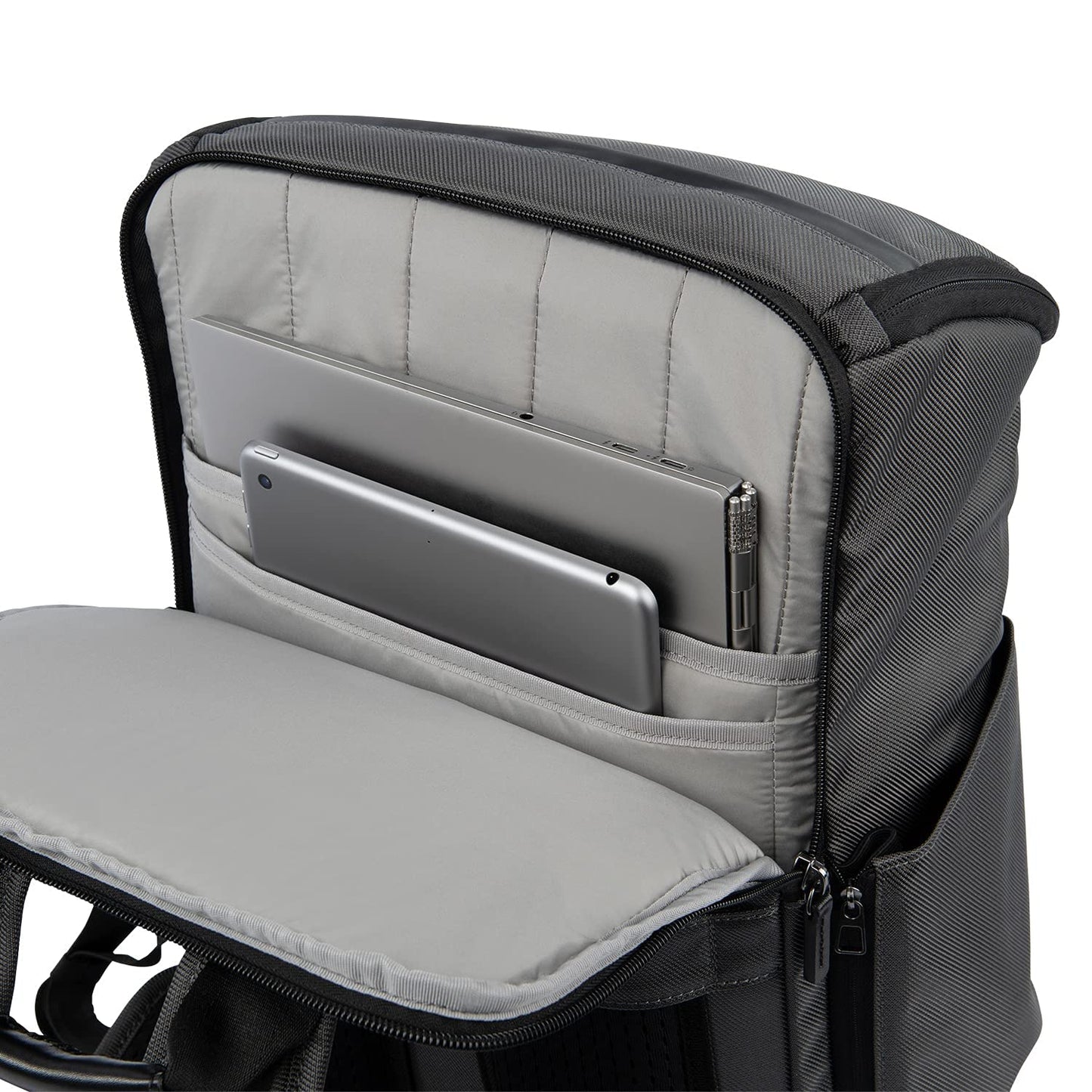 Travelpro Crew Executive Choice 3 Medium Top Load Rucksack, geeignet für Laptops und Tablets bis 15,6 Zoll, USB-A- und USB-C-Anschlüsse, Damen- und Herrenmodell, Jet Black 