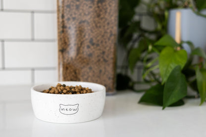 Pearhead Ceramic Bowl, Holds 2 Cups, Cute Whisker-Friendly Dish with Cat Face Design, Non-Slip, Microwave and Dishwasher Safe, Small/Medium